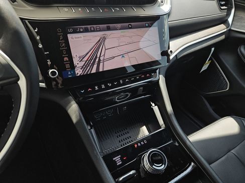 New 2026 Jeep Grand Cherokee Limited AWD/4WD image 16