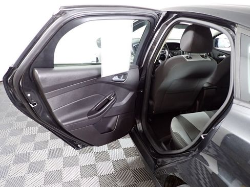 Used 2014 Ford Focus SE w/ SE Sport Package FWD image 30
