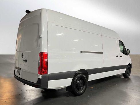 Used 2024 Mercedes-Benz Sprinter 2500 image 3