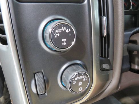 Used 2018 Chevrolet Silverado 1500 LT w/ Texas Edition image 26