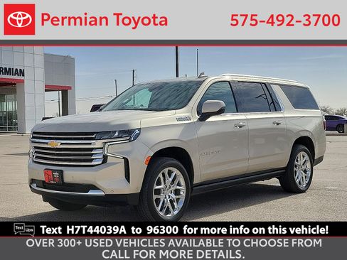Used 2024 Chevrolet Suburban High Country w/ Advanced Technology Package image 1