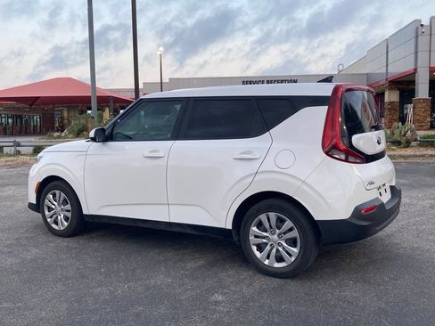 Used 2021 Kia Soul LX FWD image 7