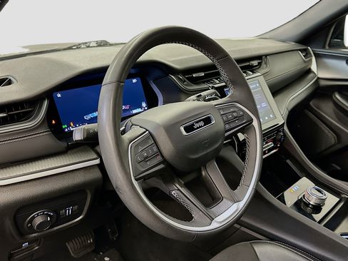 Used 2024 Jeep Grand Cherokee L Altitude image 18