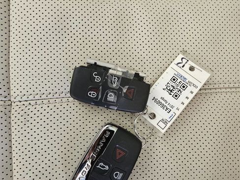 Used 2014 Land Rover Range Rover Sport HSE image 11