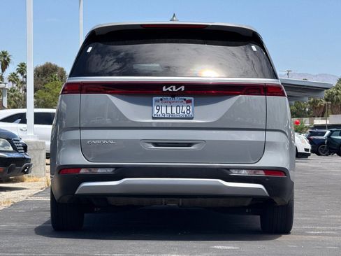 Used 2024 Kia Carnival EX FWD image 4
