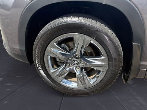 Used 2019 Toyota Highlander Limited Platinum AWD/4WD image 14