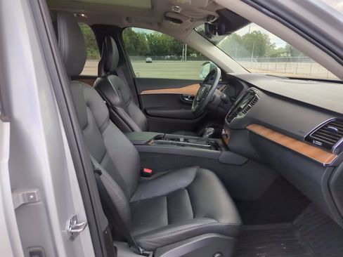 Used 2022 Volvo XC90 T6 Momentum w/ Advanced Package image 22