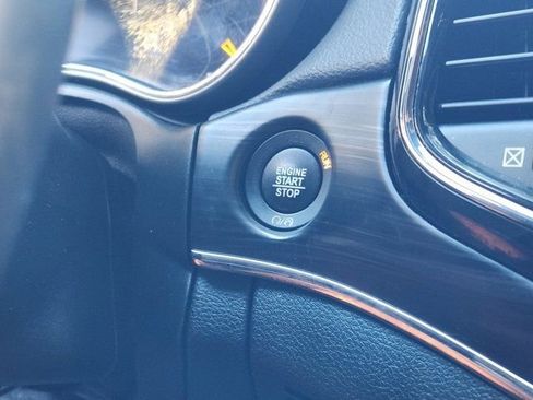 Used 2022 Jeep Grand Cherokee Limited w/ Trailer Tow Group IV image 9