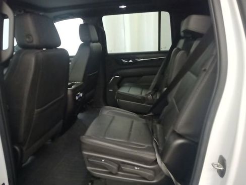 Used 2022 GMC Yukon XL Denali w/ Denali Premium Package AWD/4WD image 5
