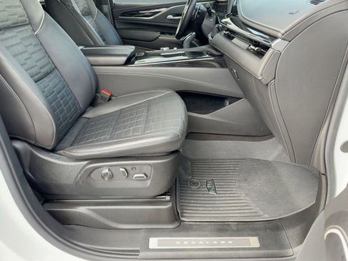 Certified 2024 Cadillac Escalade V w/ Heavy-Duty Trailer Package image 29