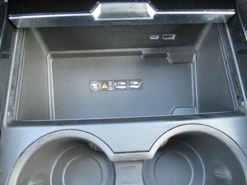 Used 2025 GMC Yukon XL Denali AWD/4WD image 26