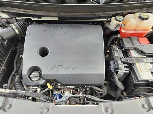 Used 2023 Chevrolet Traverse RS image 24