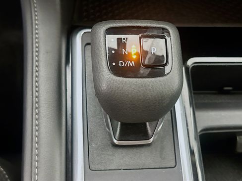 Used 2025 Nissan Pathfinder SV FWD image 24