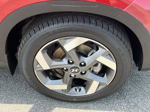 Used 2022 Hyundai Venue SEL FWD image 13