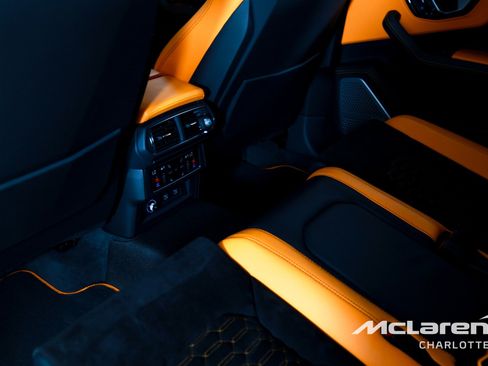 Used 2022 Lamborghini Urus AWD/4WD image 19