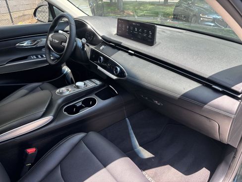 Used 2023 Genesis GV70 2.5T w/ Select Package AWD/4WD image 9