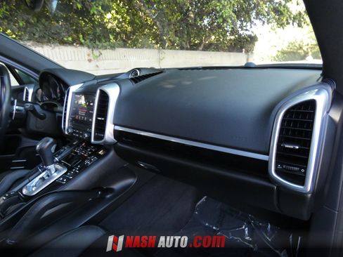 Used 2018 Porsche Cayenne AWD/4WD image 31