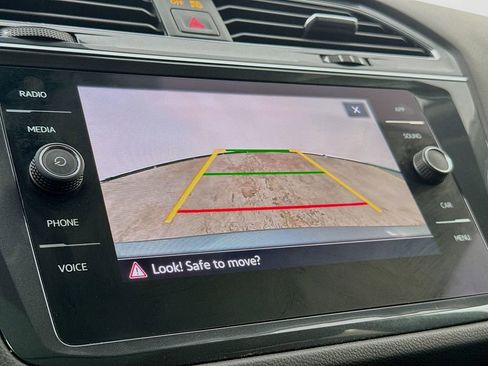 Used 2022 Volkswagen Tiguan SE w/ Panoramic Sunroof Package image 15