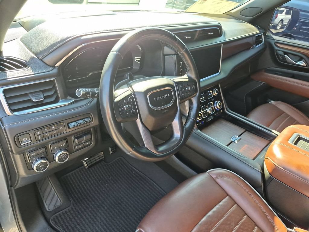 Used 2024 GMC Yukon Denali Ultimate AWD/4WD image 2