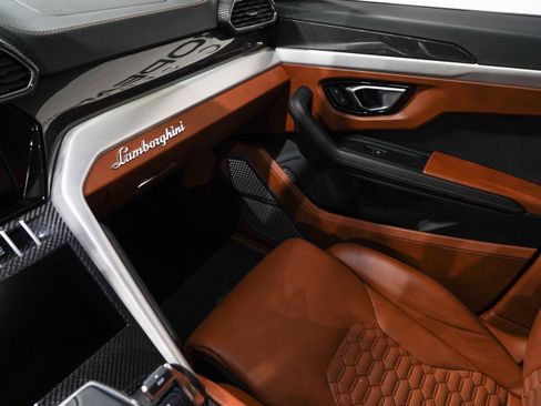 Used 2021 Lamborghini Urus AWD/4WD image 13