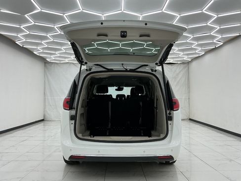 Used 2022 Chrysler Pacifica Touring-L FWD image 40