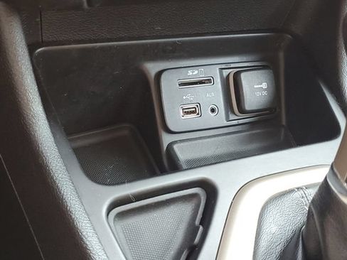 Used 2016 Jeep Cherokee Latitude w/ Safety/Convenience Group FWD image 28