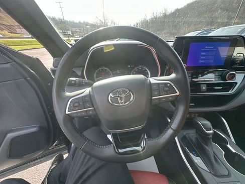 Used 2023 Toyota Highlander XSE image 13