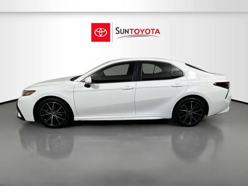 Used 2021 Toyota Camry SE image 7