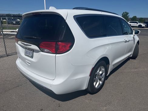 Used 2020 Chrysler Pacifica Touring-L Plus w/ Tire & Wheel Group FWD image 4
