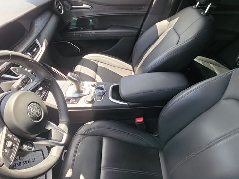 Used 2023 Alfa Romeo Stelvio Sprint RWD image 12