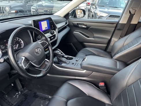 Certified 2023 Toyota Highlander XLE image 15