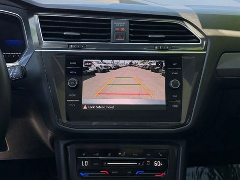 Used 2023 Volkswagen Tiguan SE w/ Panoramic Sunroof Package FWD image 24