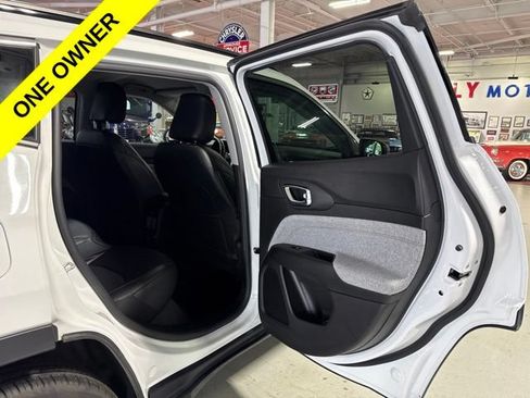 Used 2022 Jeep Compass Latitude AWD/4WD image 36