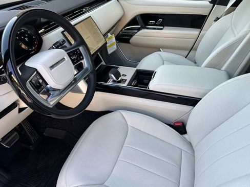 New 2026 Land Rover Range Rover SE image 9