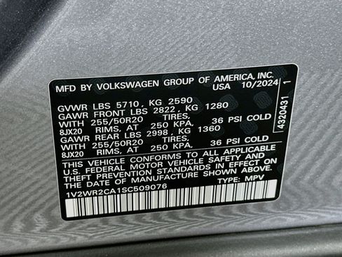 Used 2025 Volkswagen Atlas SE FWD image 12