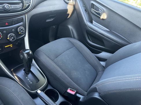 Used 2020 Chevrolet Trax LS w/ Tint and Cruise Package FWD image 27