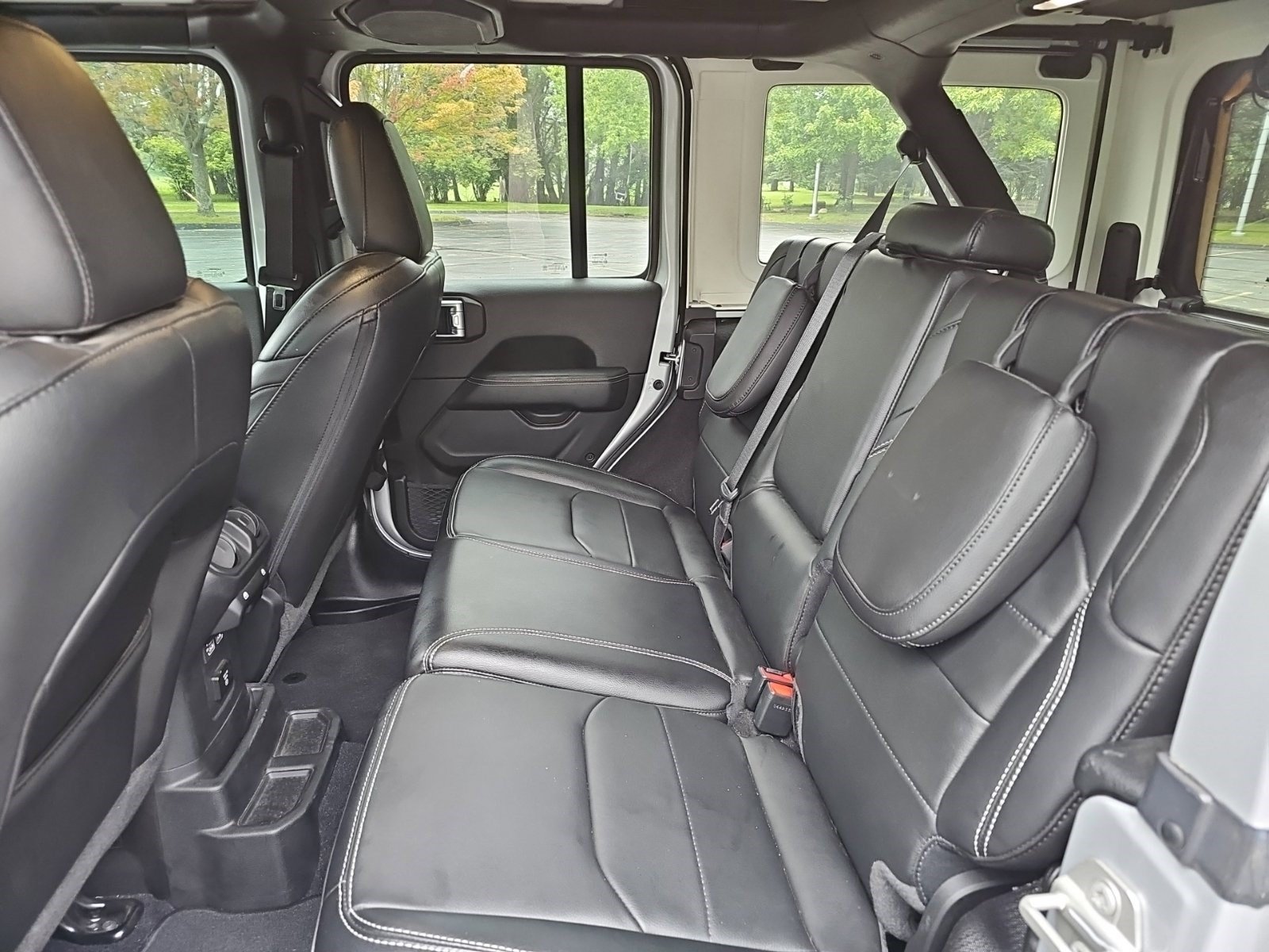 Used 2023 Jeep Wrangler Unlimited Sahara w/ Cold Weather Group AWD/4WD image 17