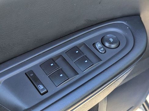Used 2015 Chevrolet Traverse LT w/ Style and Technology Package FWD image 11