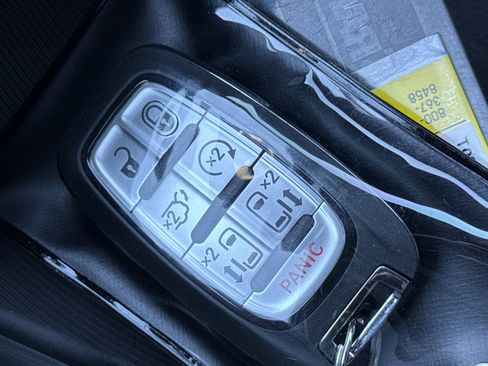 New 2026 Chrysler Pacifica Select w/ S Appearance Package image 30