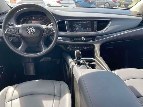 Used 2019 Buick Enclave Essence FWD image 8