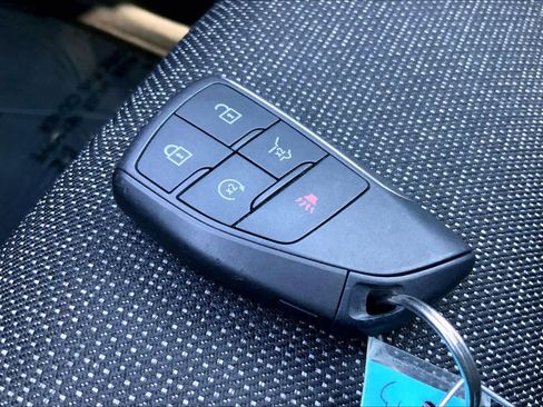 Used 2025 Chevrolet Traverse LT image 15