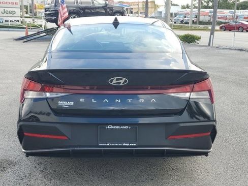 Used 2025 Hyundai Elantra Sport FWD image 6