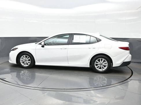 Used 2025 Toyota Camry LE FWD image 3