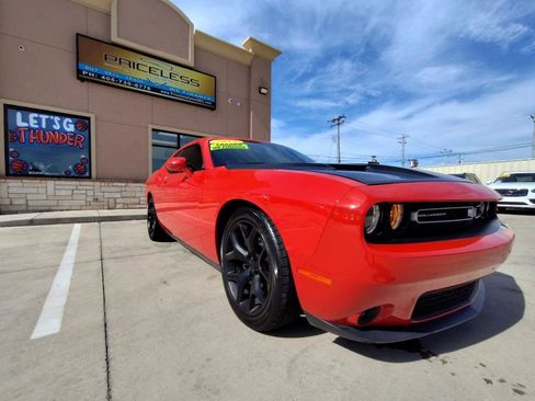 Used 2015 Dodge Challenger SXT Plus w/ Driver Convenience Group RWD image 2