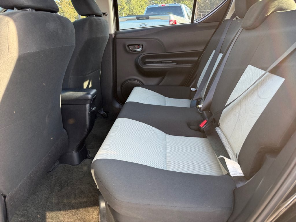 Used 2016 Toyota Prius C Persona Series FWD image 33