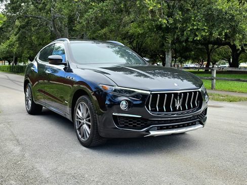 Used 2021 Maserati Levante GranLusso AWD/4WD image 3