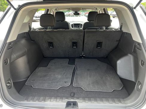 Used 2023 GMC Terrain SLE FWD image 28
