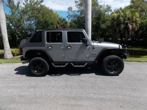 Used 2016 Jeep Wrangler Unlimited Sport w/ Connectivity Group AWD/4WD image 5