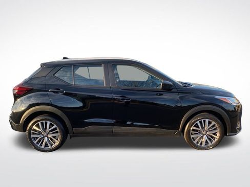 Used 2024 Nissan Kicks SV image 8