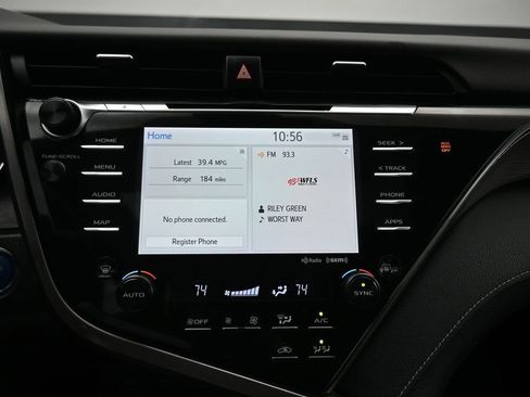 Used 2020 Toyota Camry SE w/ Sunroof Package FWD image 16